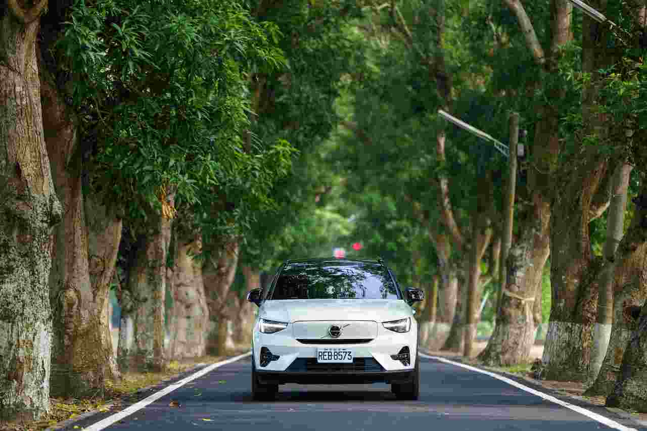 搭配格上旅展票券使用，無論想體驗豪華車款的駕馭樂趣，或是在旅途中享受更舒適的移動體驗，都能輕鬆享受高品質的出行服務